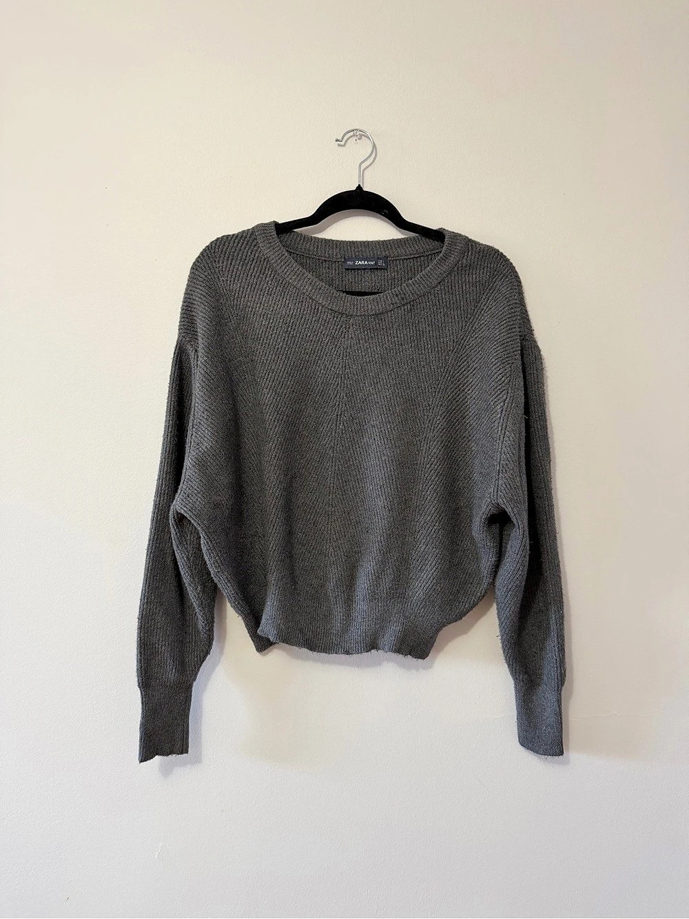 Zara Crewneck Knit Sweater in Gray Size Medium